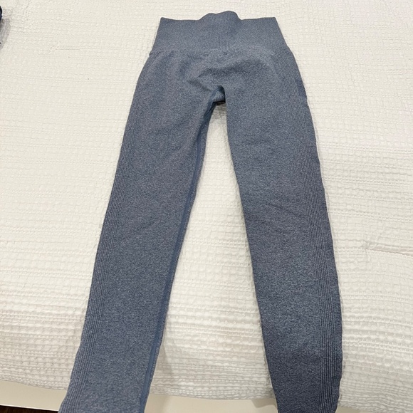 Blue Butt Scrunch Leggings XS - Super cute, no front seam, squat proof, summer - Picture 3 of 3